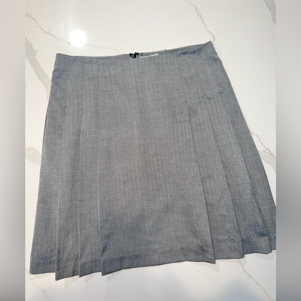 GAP pleated grey houndstooth midi skirt, size 10 fully lined, rayon blend